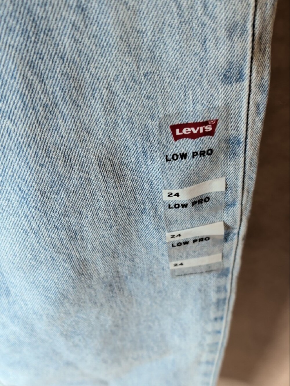 Levi's Light Wash Low Pro Straight Leg Women's Jeans New with Tags Size 24 - Picture 2 of 8